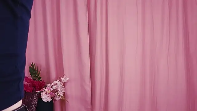 KimWilli online show from January 5, 2025, 7:07 pm