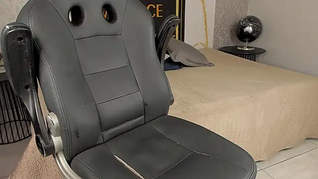 Desmon Clark online show from February 1, 2025, 1:55 am