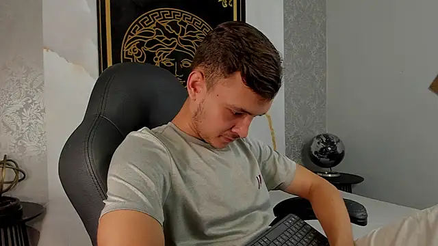 Desmon Clark online show from March 4, 2025, 9:00 pm