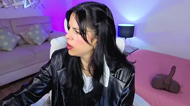 Eliie Ruizz online show from May 9, 2026, 5:01 am