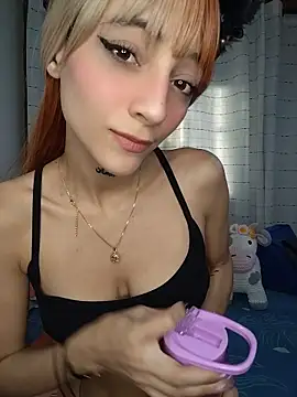 Snapshot of Dani_pegin chatting on June 17, 2026, 12:29 pm Dani pegin online show from June 17, 2026, 12:29 pm