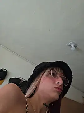 Snapshot of Dani_pegin chatting on July 7, 2026, 1:04 pm Dani pegin online show from July 7, 2026, 1:04 pm