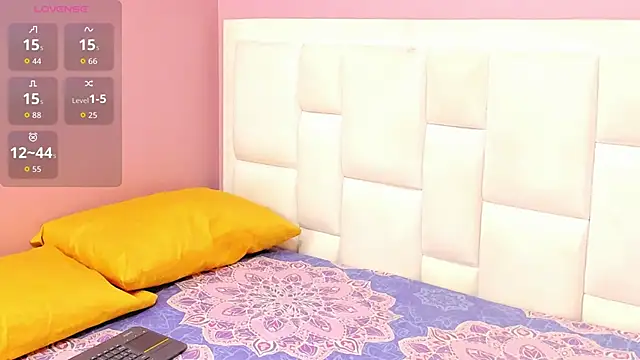 Snapshot of ZaritaLenon chatting on October 4, 2025, 8:40 pm ZaritaLenon online show from October 4, 2025, 8:40 pm