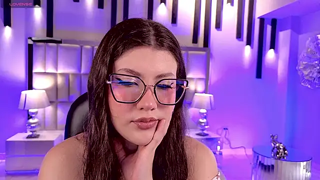 Snapshot of AmberFarrell chatting on May 17, 2026, 5:53 pm AmberFarrell online show from May 17, 2026, 5:53 pm