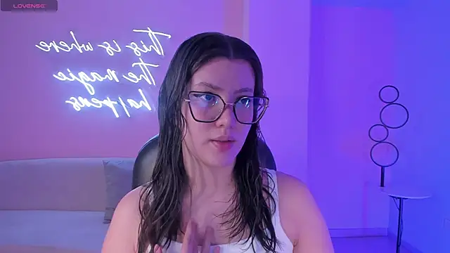 Snapshot of AmberFarrell chatting on June 20, 2026, 8:11 pm AmberFarrell online show from June 20, 2026, 8:11 pm