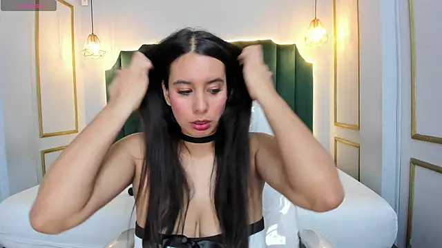 HannaPaola online show from March 8, 2025, 10:45 pm