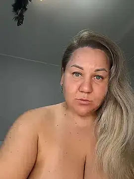 Snapshot of Anna_Curvy chatting on July 21, 2026, 3:42 am Anna Curvy online show from July 21, 2026, 3:42 am
