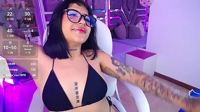 Snapshot of AliceWalker_11 chatting on February 18, 2025, 2:16 am AliceWalker 11 online show from February 18, 2025, 2:16 am