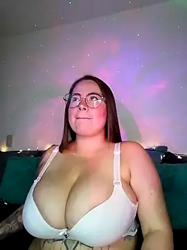 Snapshot of soofy__ chatting on June 1, 2026, 4:25 am soofy online show from June 1, 2026, 4:25 am