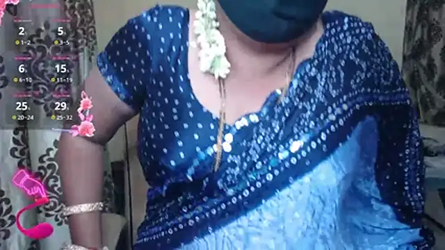 Snapshot of Queen_sakshi chatting on November 23, 2025, 4:29 pm Queen sakshi online show from November 23, 2025, 4:29 pm