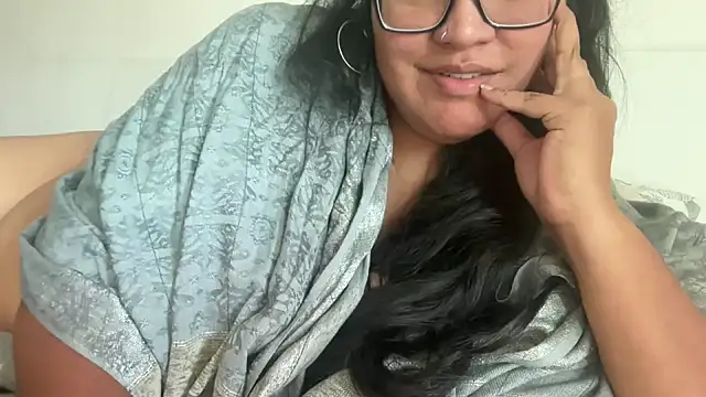 Snapshot of MashaCL chatting on November 4, 2025, 10:14 am MashaCL online show from November 4, 2025, 10:14 am