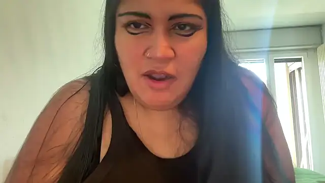 Snapshot of MashaCL chatting on November 10, 2025, 10:25 am MashaCL online show from November 10, 2025, 10:25 am