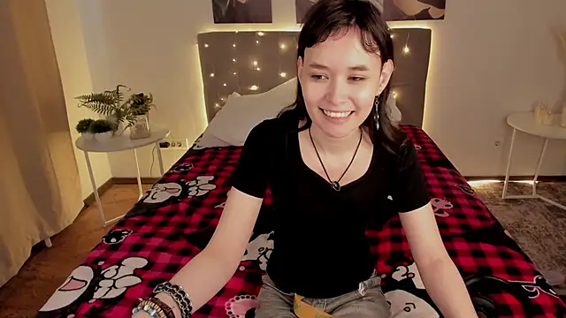 Emily Strikeee online show from April 27, 2026, 1:36 am