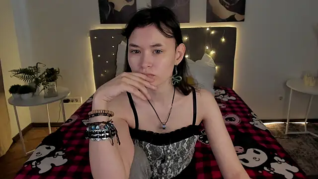 Emily Strikeee online show from April 29, 2026, 1:53 am
