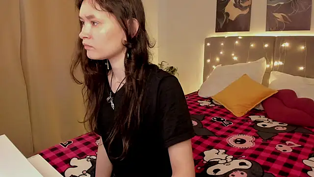 Snapshot of Emily_Strikeee chatting on May 7, 2026, 1:44 am Emily Strikeee online show from May 7, 2026, 1:44 am