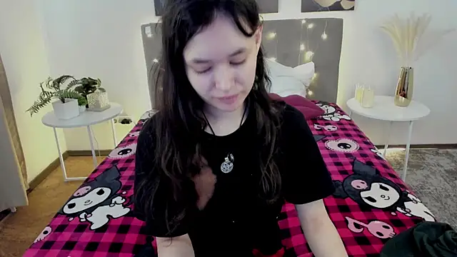 Snapshot of Emily_Strikeee chatting on May 25, 2026, 1:44 am Emily Strikeee online show from May 25, 2026, 1:44 am