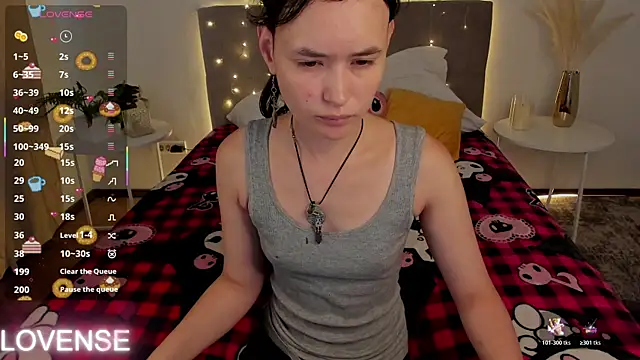 Snapshot of Emily_Strikeee chatting on August 5, 2026, 1:30 am Emily Strikeee online show from August 5, 2026, 1:30 am