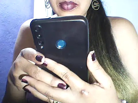 layanah12 online show from October 16, 2025, 6:42 pm