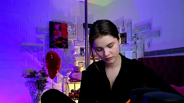 Snapshot of EvaThopson chatting on February 13, 2025, 3:24 pm EvaThopson online show from February 13, 2025, 3:24 pm