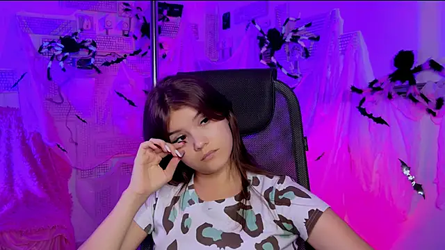 Snapshot of EvaThopson chatting on October 29, 2025, 12:07 pm EvaThopson online show from October 29, 2025, 12:07 pm