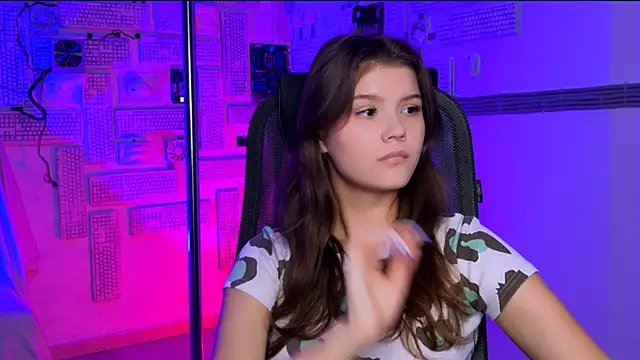 Snapshot of EvaThopson chatting on November 22, 2025, 12:04 pm EvaThopson online show from November 22, 2025, 12:04 pm