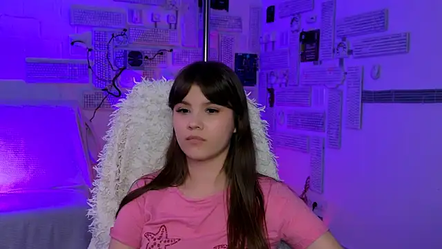 EvaThopson online show from April 25, 2026, 1:41 pm