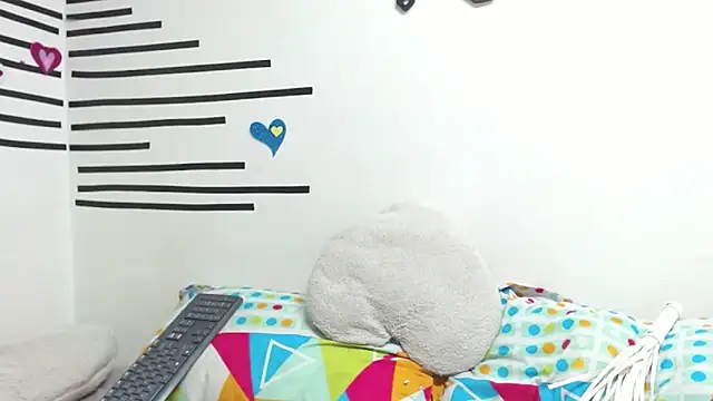 Emawalker  online show from September 26, 2025, 8:24 pm