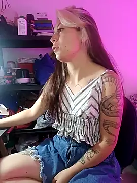 Snapshot of Tefannyy_ chatting on May 8, 2026, 1:38 pm Tefannyy online show from May 8, 2026, 1:38 pm