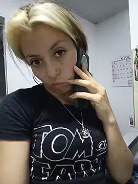 Snapshot of Tefannyy_ chatting on May 13, 2026, 10:49 pm Tefannyy online show from May 13, 2026, 10:49 pm