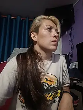 Snapshot of Tefannyy_ chatting on May 21, 2026, 5:14 am Tefannyy online show from May 21, 2026, 5:14 am