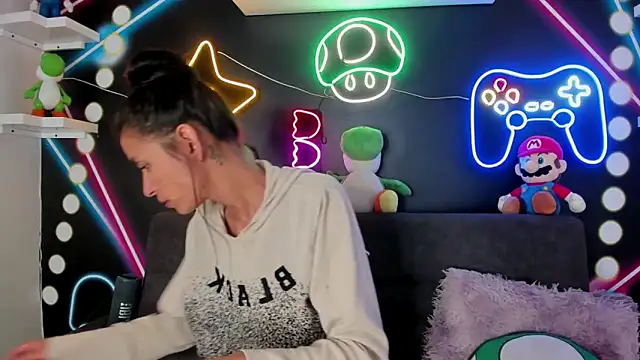 Snapshot of ChanelAdamss_ chatting on March 6, 2025, 7:54 pm ChanelAdamss online show from March 6, 2025, 7:54 pm