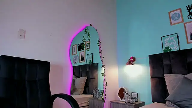 Snapshot of ChanelAdamss_ chatting on March 18, 2025, 11:20 pm ChanelAdamss online show from March 18, 2025, 11:20 pm