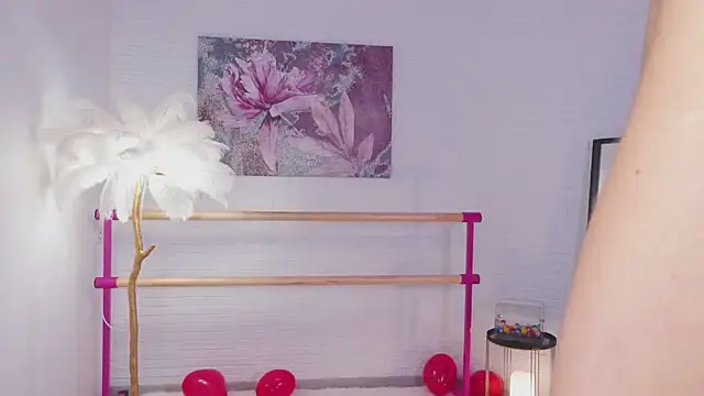 Snapshot of lylylovesyou chatting on February 17, 2025, 9:56 am lylylovesyou online show from February 17, 2025, 9:56 am