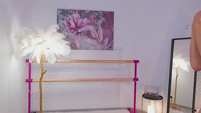 Snapshot of lylylovesyou chatting on February 24, 2025, 10:15 am lylylovesyou online show from February 24, 2025, 10:15 am