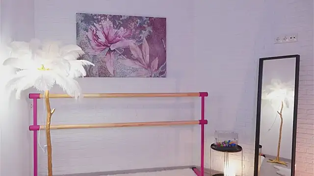 Snapshot of lylylovesyou chatting on March 5, 2025, 5:40 am lylylovesyou online show from March 5, 2025, 5:40 am