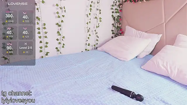 Snapshot of lylylovesyou chatting on January 13, 2026, 5:57 am lylylovesyou online show from January 13, 2026, 5:57 am