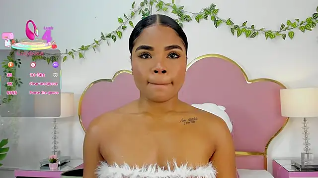 NahiaraReina online show from September 11, 2025, 1:22 pm