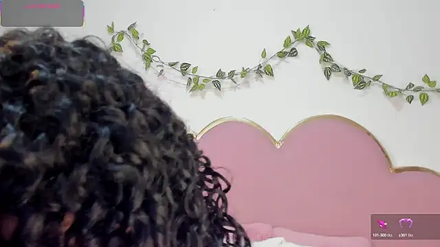 NahiaraReina online show from December 21, 2025, 2:46 pm