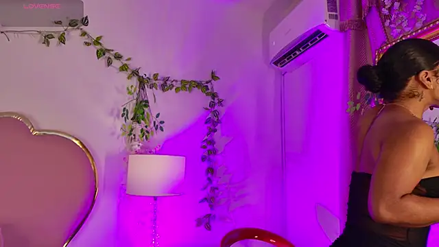 Snapshot of NahiaraReina chatting on May 23, 2026, 1:48 pm NahiaraReina online show from May 23, 2026, 1:48 pm