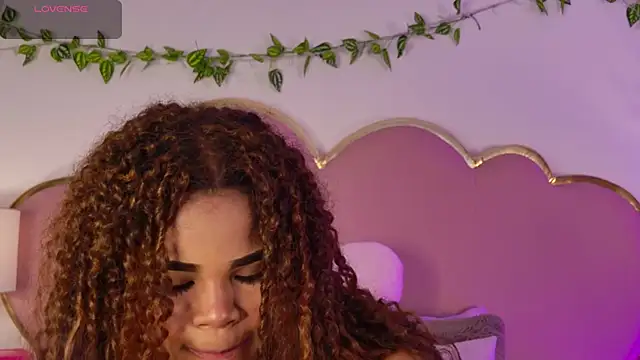 NahiaraReina online show from June 22, 2026, 1:30 pm