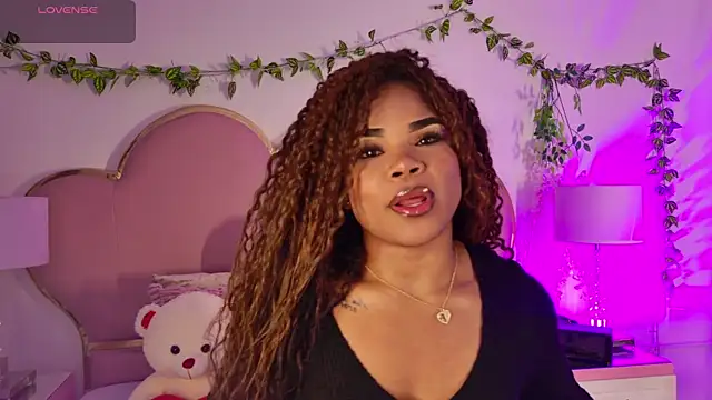NahiaraReina online show from June 23, 2026, 1:42 pm