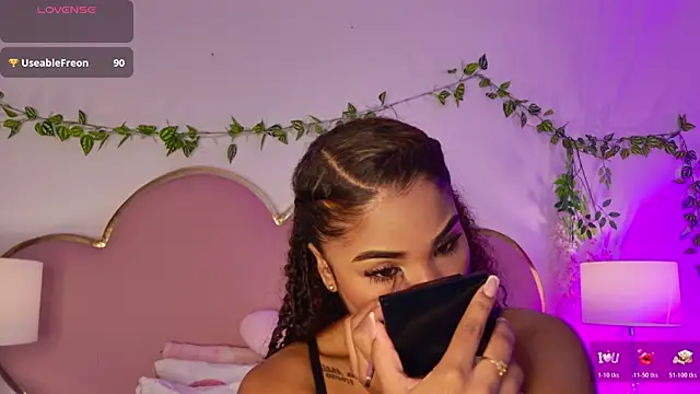 NahiaraReina online show from July 3, 2026, 2:01 pm