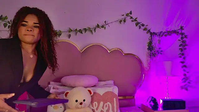 NahiaraReina online show from July 8, 2026, 1:59 pm