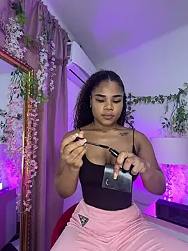 NahiaraReina online show from July 10, 2026, 3:03 pm
