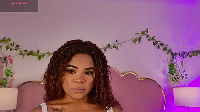 NahiaraReina online show from July 20, 2026, 1:46 pm