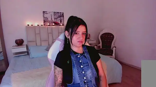 Snapshot of yenny_garcia chatting on July 23, 2026, 6:17 pm yenny garcia online show from July 23, 2026, 6:17 pm