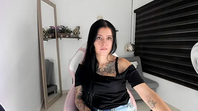 Snapshot of yenny_garcia chatting on July 27, 2026, 6:15 pm yenny garcia online show from July 27, 2026, 6:15 pm