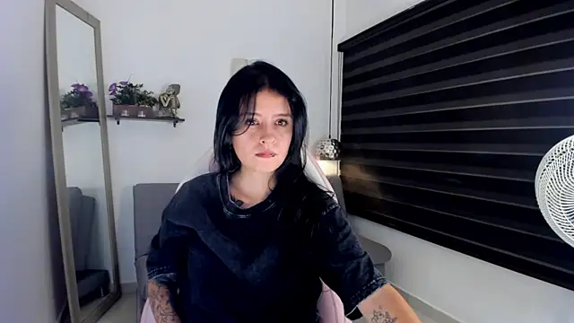 Snapshot of yenny_garcia chatting on August 1, 2026, 6:51 pm yenny garcia online show from August 1, 2026, 6:51 pm