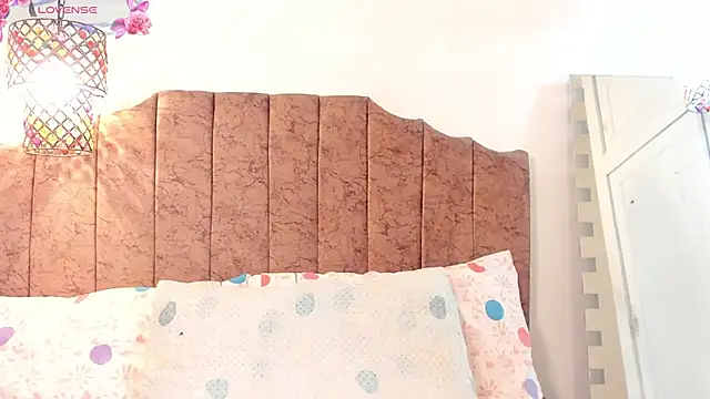 Snapshot of Mindy_sweety chatting on February 22, 2025, 1:24 pm Mindy sweety online show from February 22, 2025, 1:24 pm