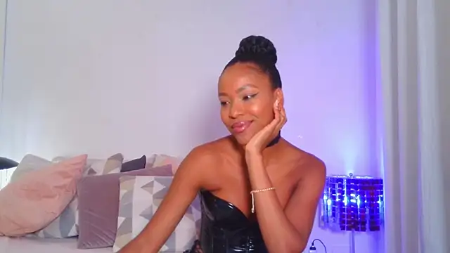 Snapshot of JuliaMartini chatting on March 3, 2026, 12:11 pm JuliaMartini online show from March 3, 2026, 12:11 pm